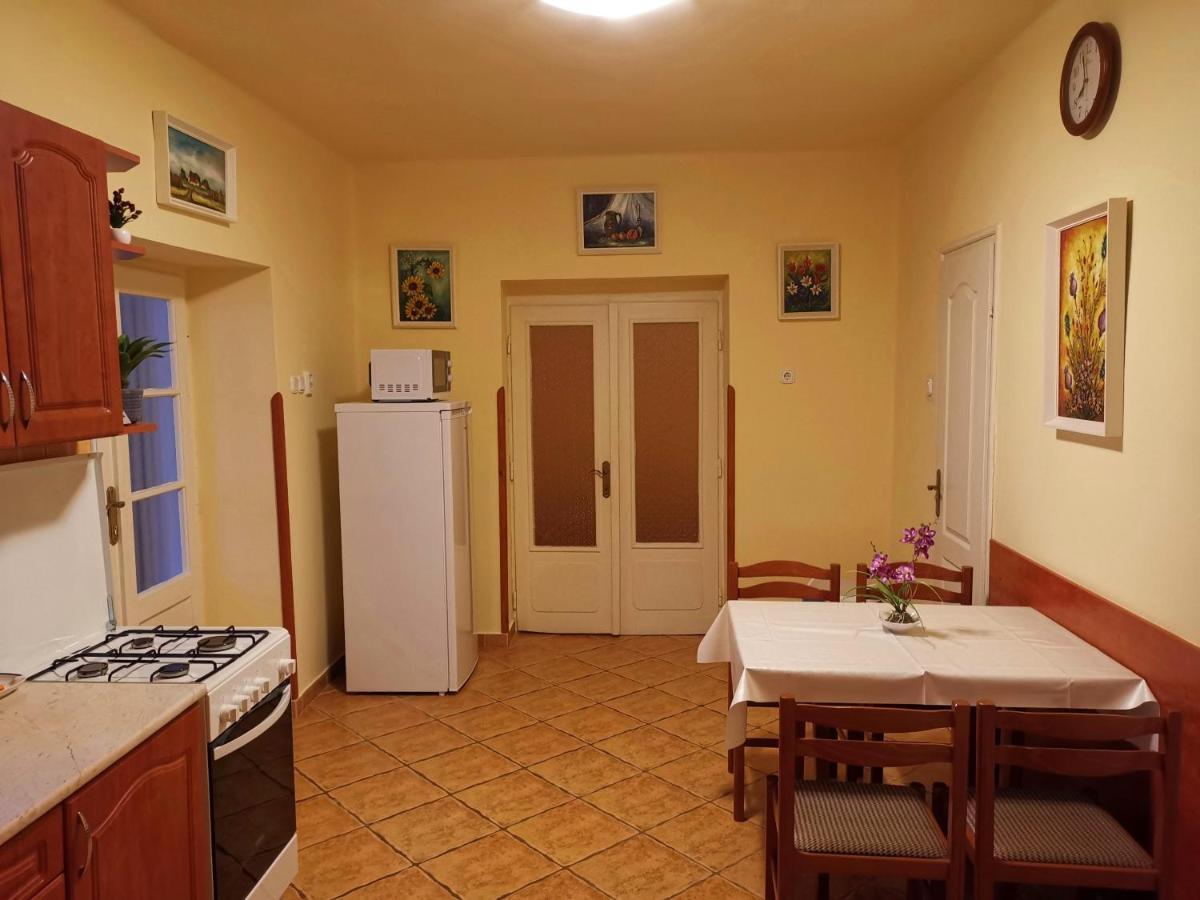 Viktor Vendeghaz Apartment Токай Екстериор снимка